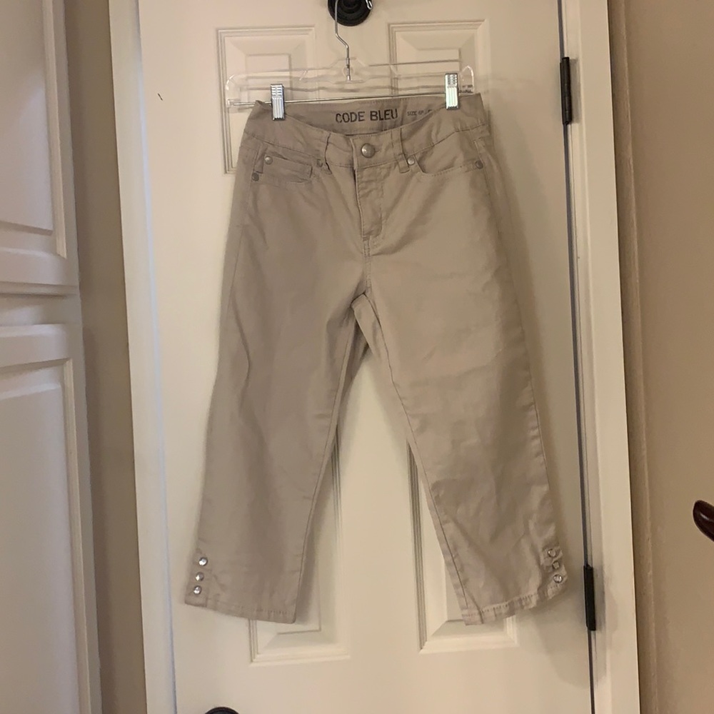 Code Bleu khaki capris